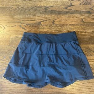 Black Lulu Lemon skirt- size 8 Tall